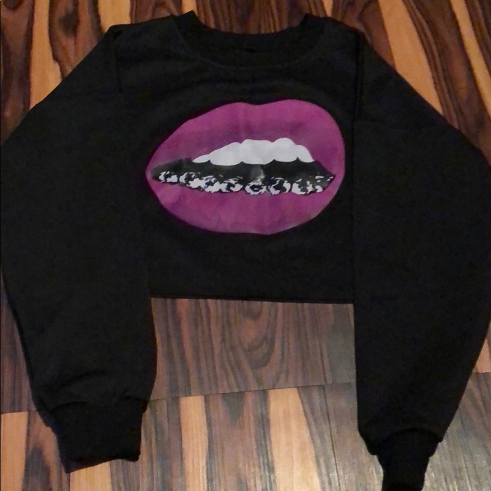 Lip Crop Top sweater